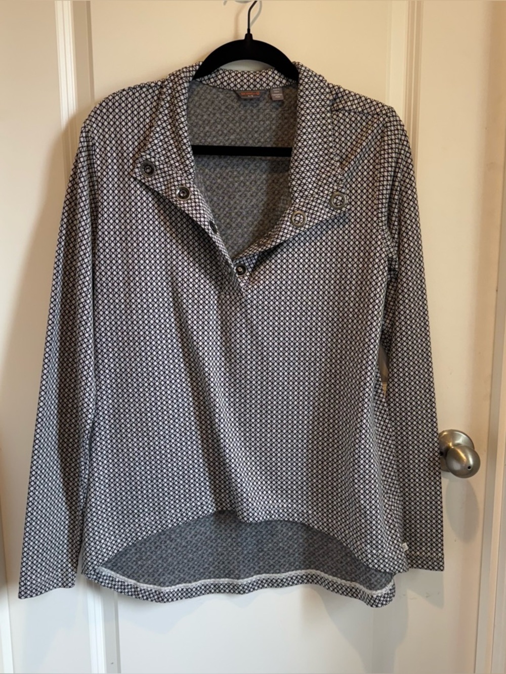 Merrell Black & White Geometric Button-Collar Long Sleeve Top